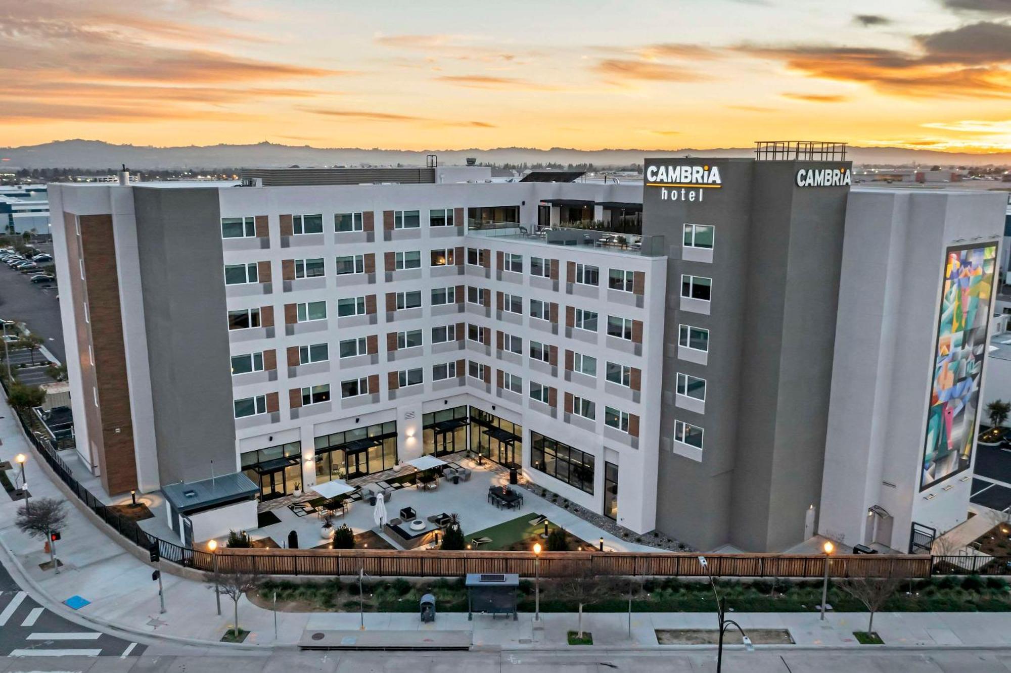 Cambria Hotel Burbank Airport المظهر الخارجي الصورة