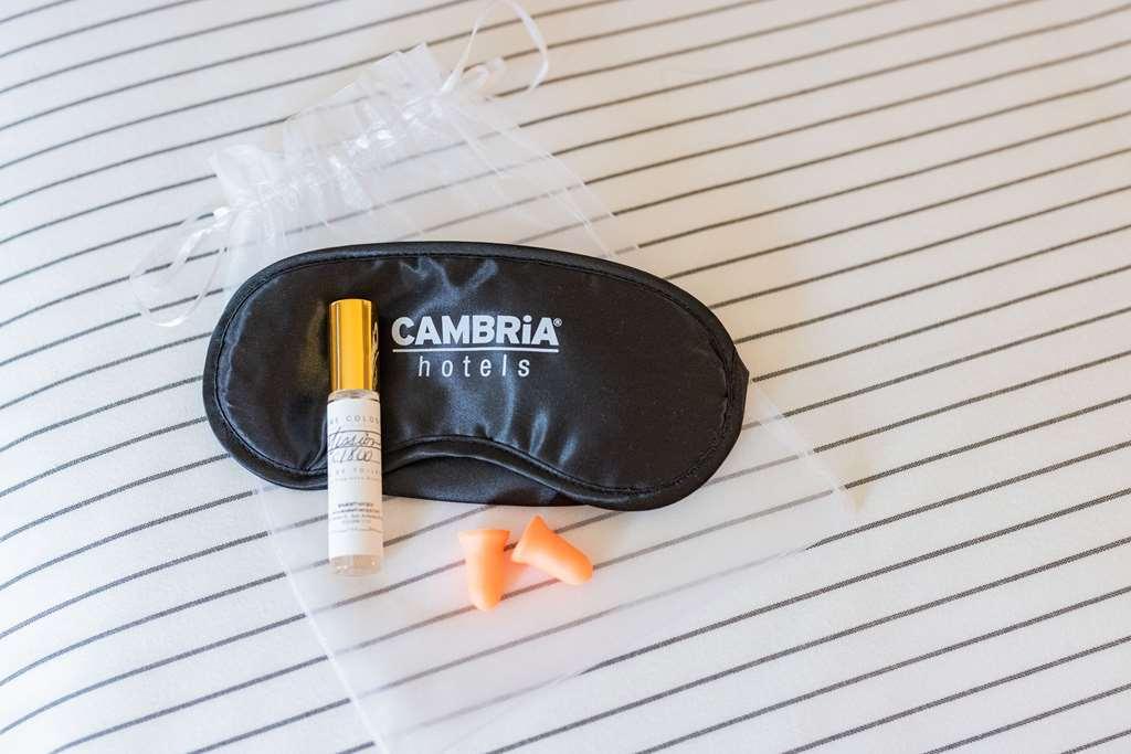 Cambria Hotel Burbank Airport الغرفة الصورة